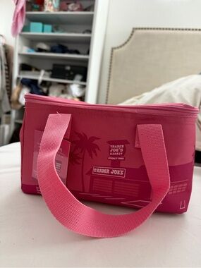 Trader Joe's Mini PINK
Insulated lunch bag.